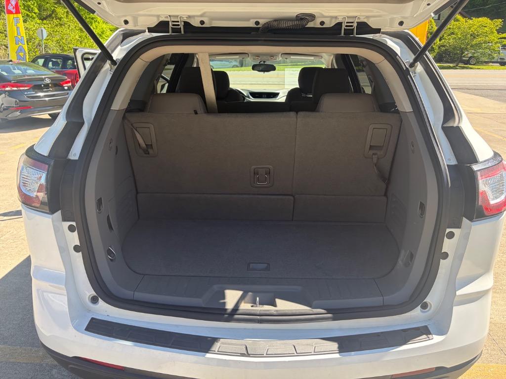 2016 Chevrolet Traverse LS - Photo 16