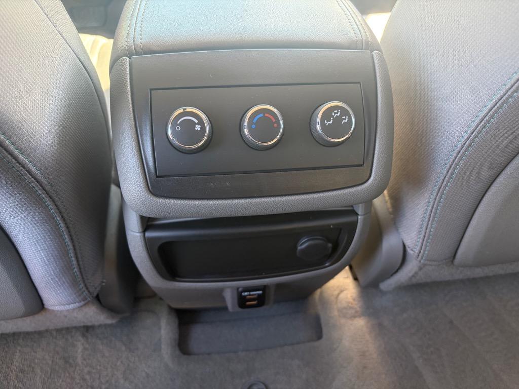 2016 Chevrolet Traverse LS - Photo 14