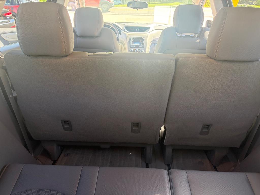 2016 Chevrolet Traverse LS - Photo 17