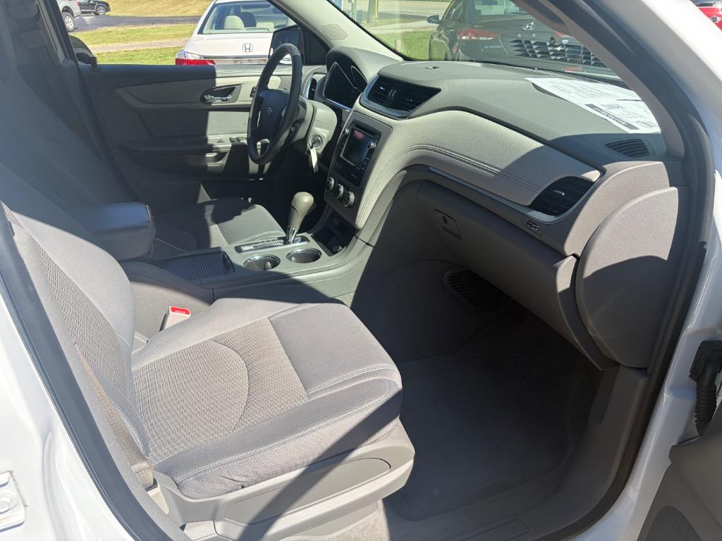 2016 Chevrolet Traverse LS - Photo 12